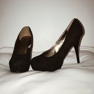 Black platform pumps with a cushioned footbed